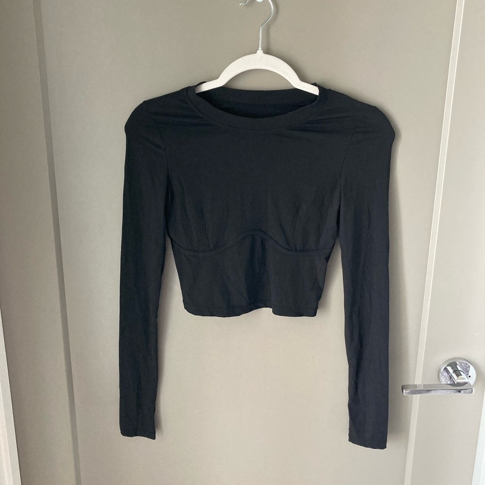 Black Long-Sleeve Crop Top